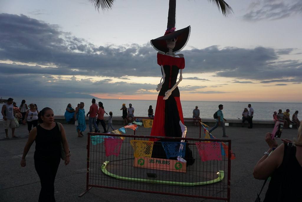 KUOW - The difference between Día de los Muertos and Halloween